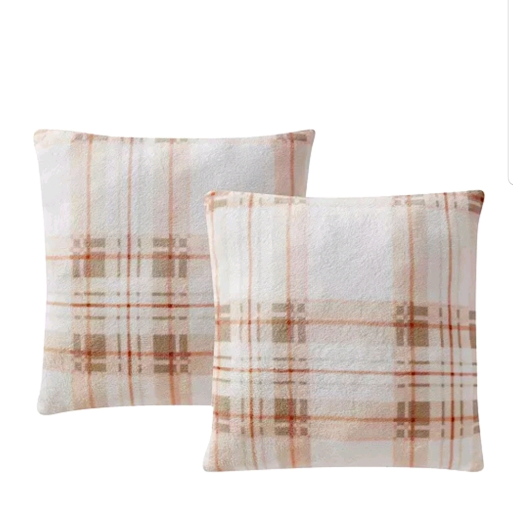 NWT Printed Plush 18IN Pillow Set